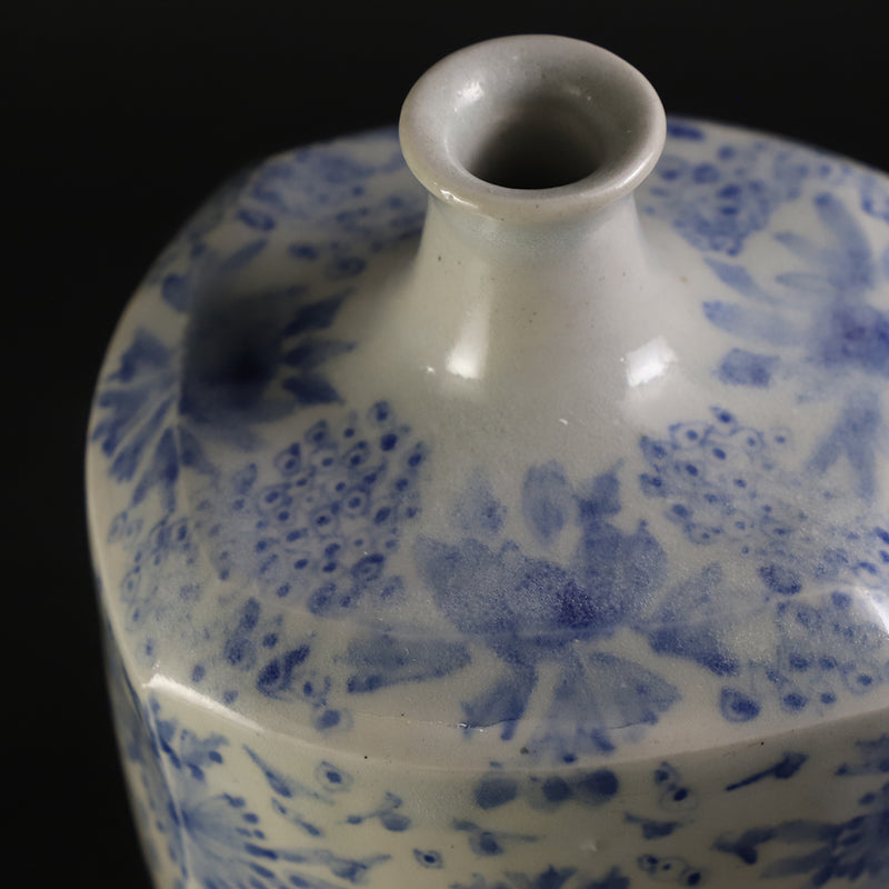 Square blue and white vase by Maruta Soichi Gallery No.12