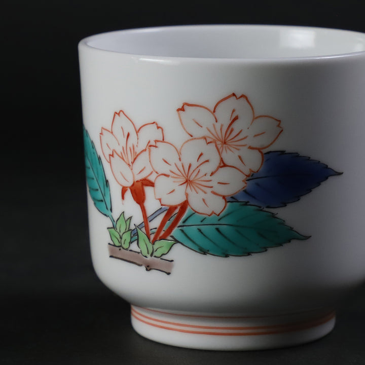 【⭐︎tiamo⭐︎】酒井田柿右衛門　濁手　菊文ぐい呑 ⭐︎tiamo⭐︎】酒井田柿右衛門 濁手 菊文ぐい呑 ⭐︎tiamo⭐︎】