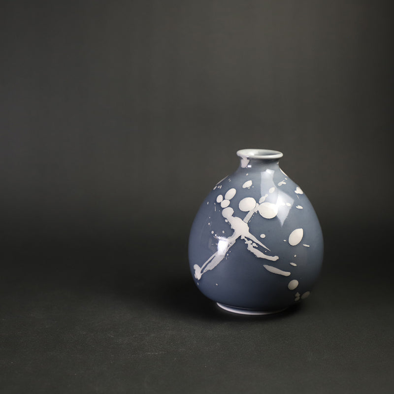 Yuuki Inoue, dripping glaze sake bottle / SUMI GRAY
