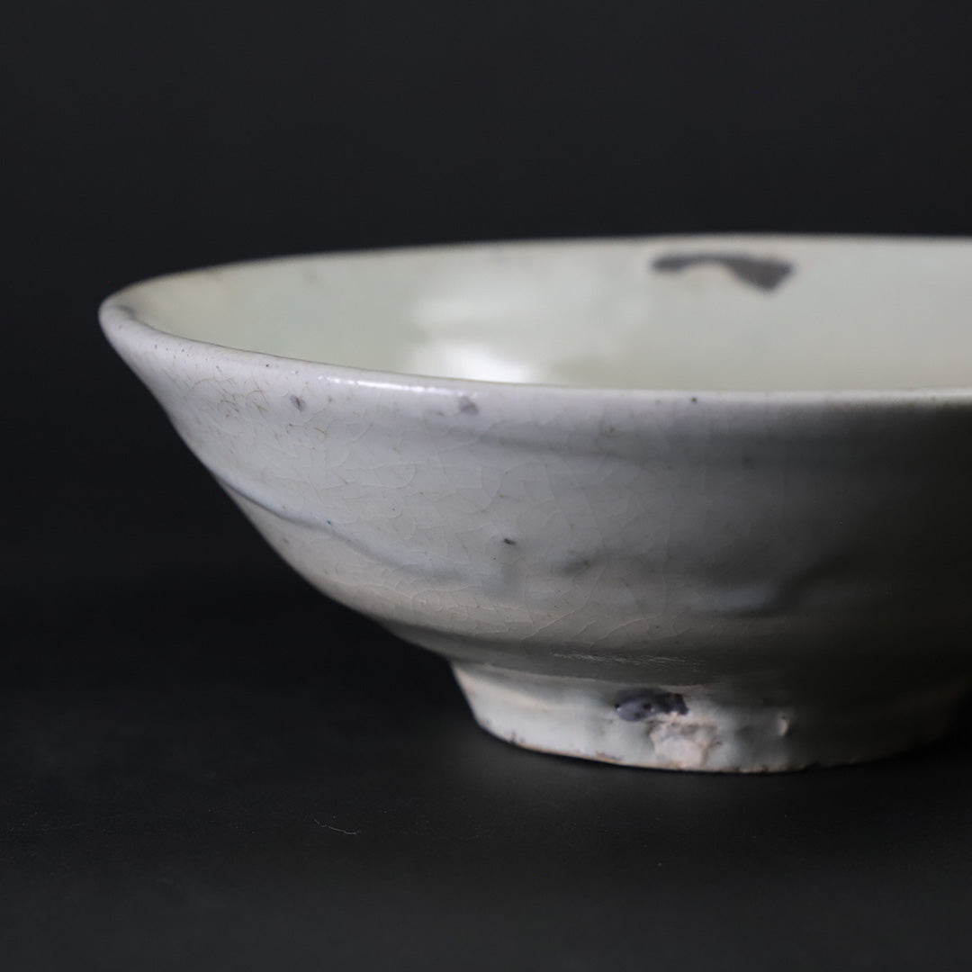 唐津焼　粉引茶盌（管理番号002） 岡本作礼 作 唐津粉引茶碗（No.8) – ギャラリー一番館オンラインショップ