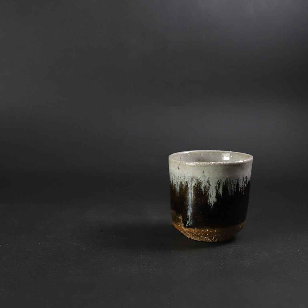 十四代中里太郎右衛門 作 朝鮮唐津ぐい呑 No.62 – ギャラリー一番館