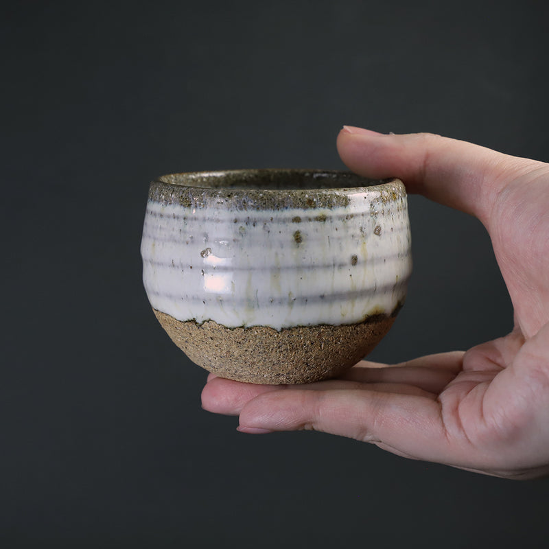 Madara Karatsu sake cup by Kazusuke Fukuda