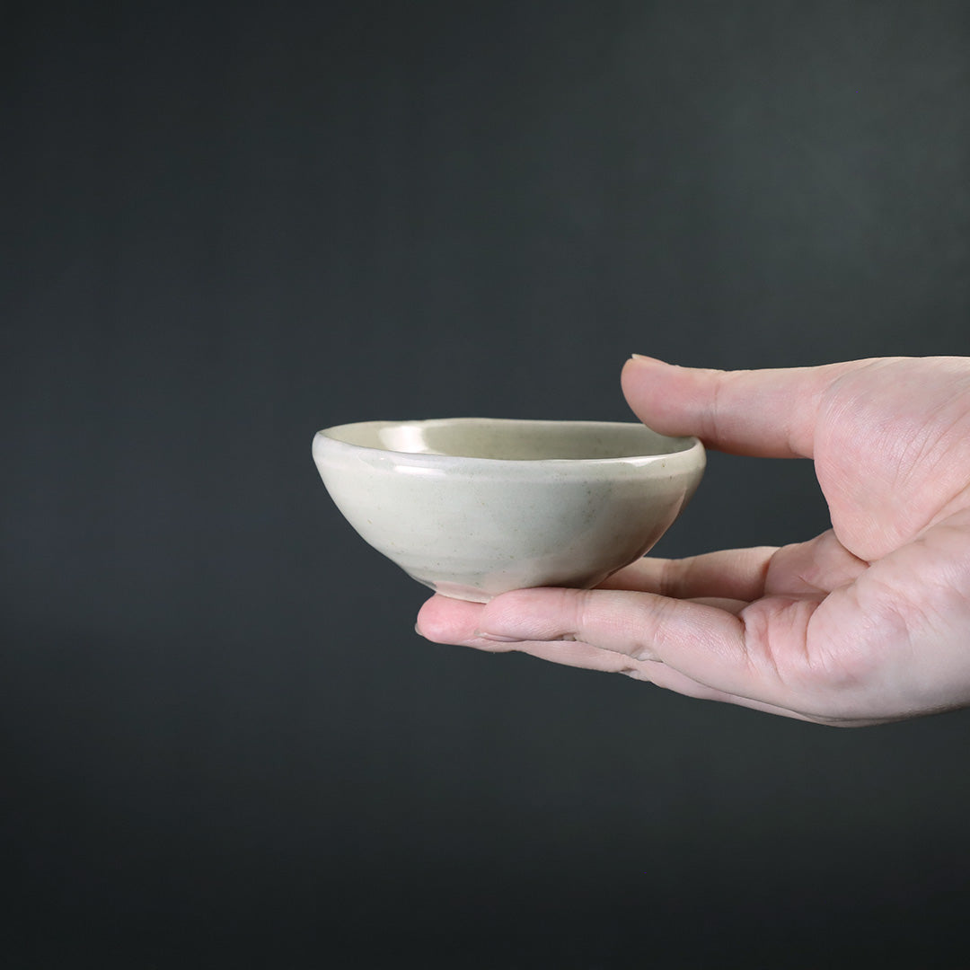 岡本作礼 作 唐津堅手ぐい呑（No.19） – ギャラリー一番館オンライン