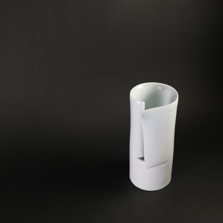 Blue porcelain vase by Akio Momota – ギャラリー一番館