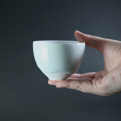 百田暁生　作　青白磁茶器(中)