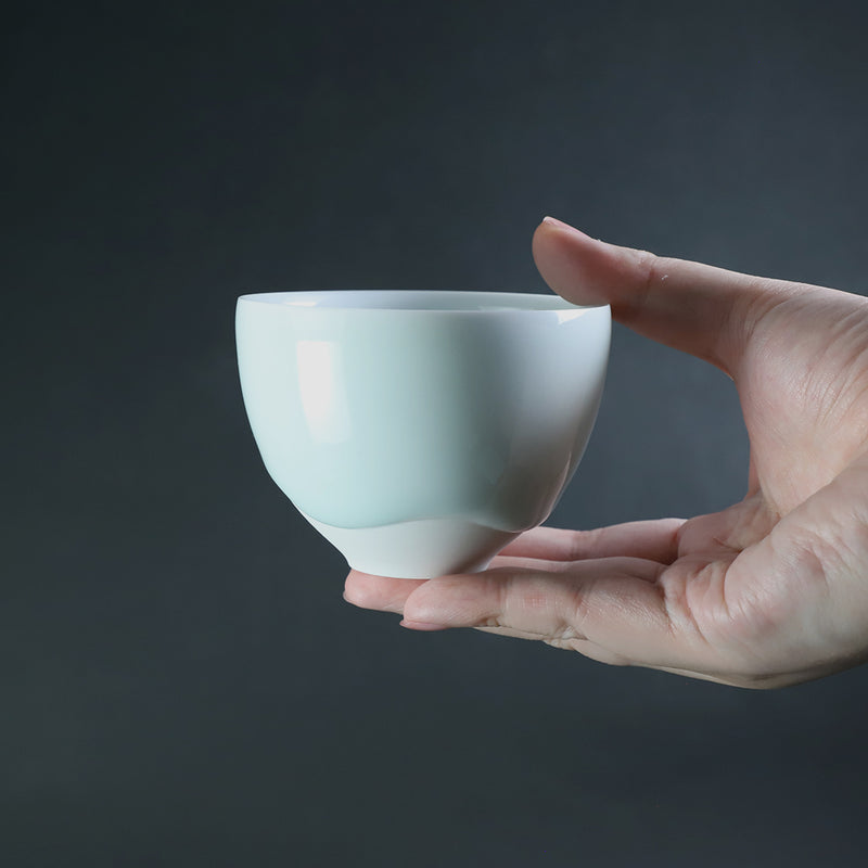 百田暁生　作　青白磁茶器(中)