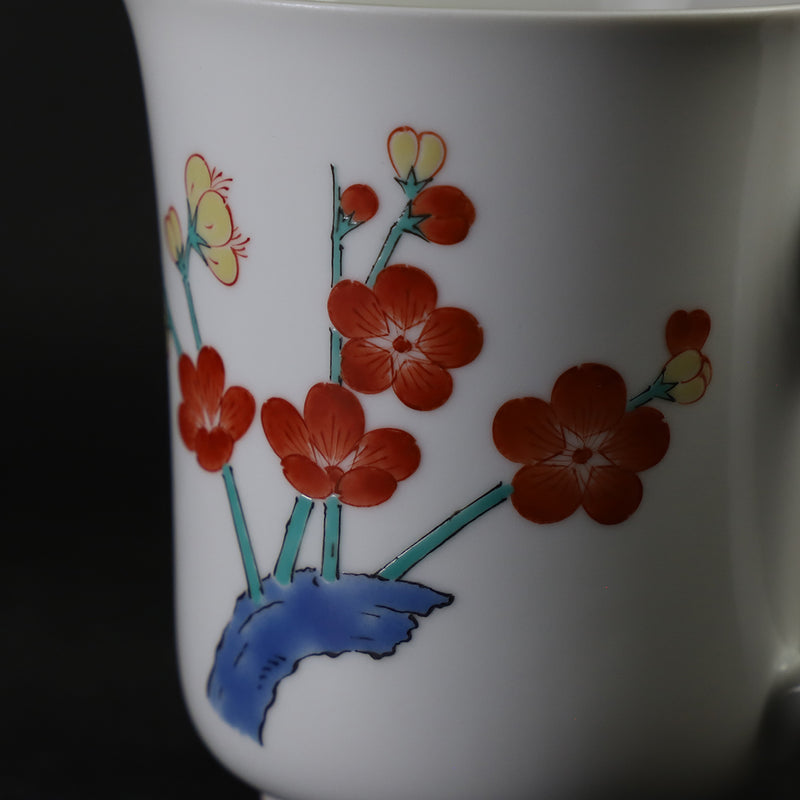 十五代酒井田柿右衛門　作　濁手梅花文マグカップ