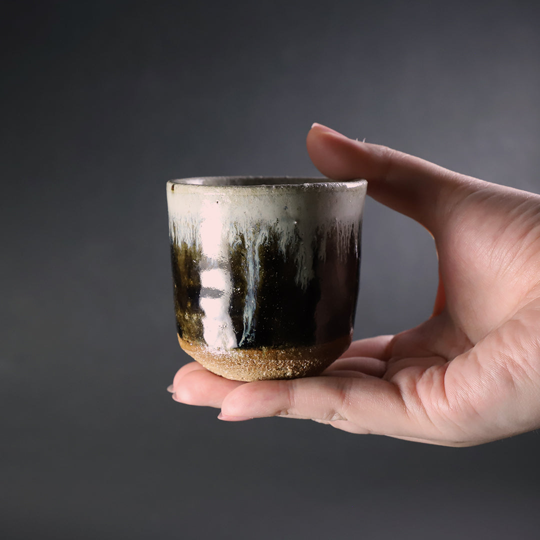 十四代中里太郎右衛門 作 朝鮮唐津ぐい呑 No.62 – ギャラリー一番館