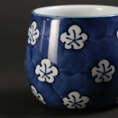 Gen'emon Kiln: Old-dyed style pine, bamboo and plum teacup