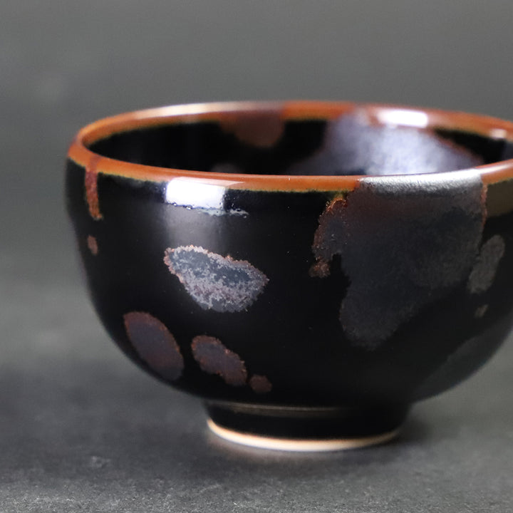 井上祐希 作 天目銀滴ぐい呑 – ギャラリー一番館オンラインショップ
