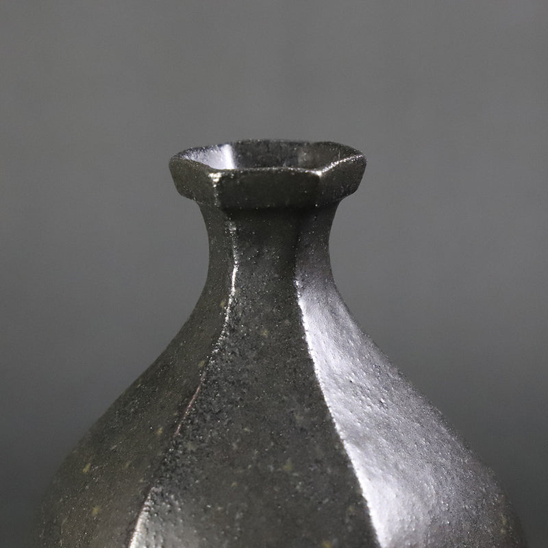 Black glaze sake bottle by Naoto Yano No.63