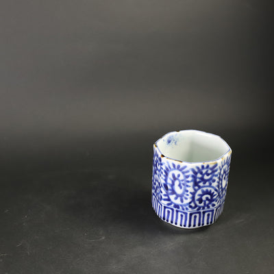 Fukusen Kiln Octopus Arabesque Beveled Teacup (Small)