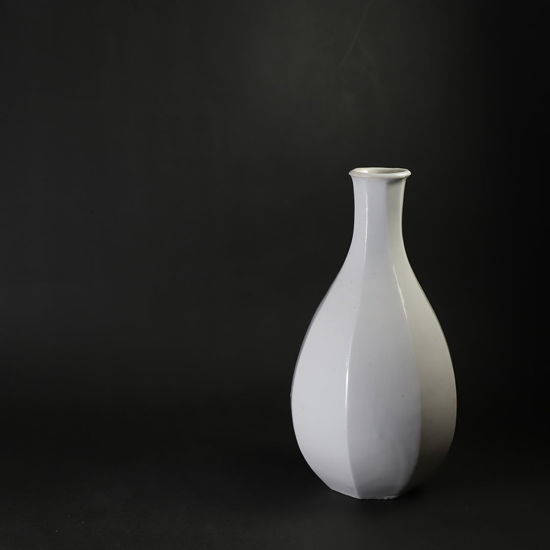 竹花正弘 作 白瓷面取瓶 – ギャラリー一番館オンラインショップ