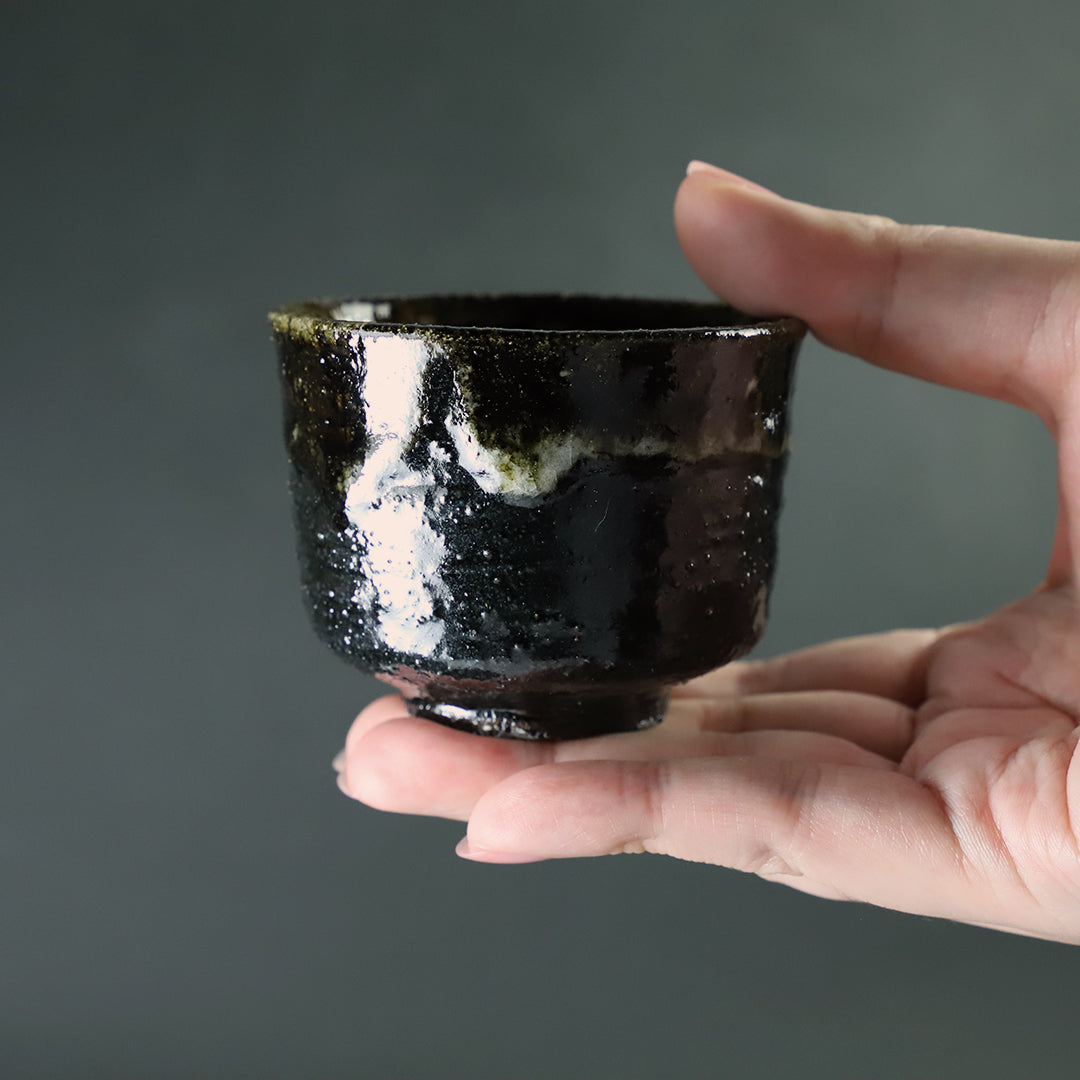 十四代中里太郎右衛門 作 唐津黒斑ぐい呑 No.29 – ギャラリー一