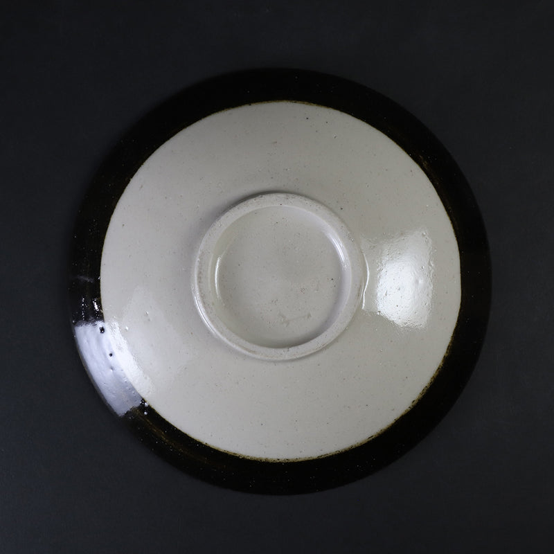 Karatsu porcelain bowl and plate with black and white base with scratches, made by the 14th generation Nakazato Tarouemon