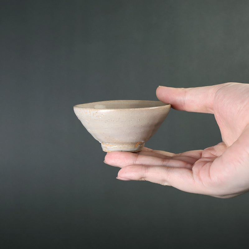 Karatsu sake cup by Kenta Nakazato