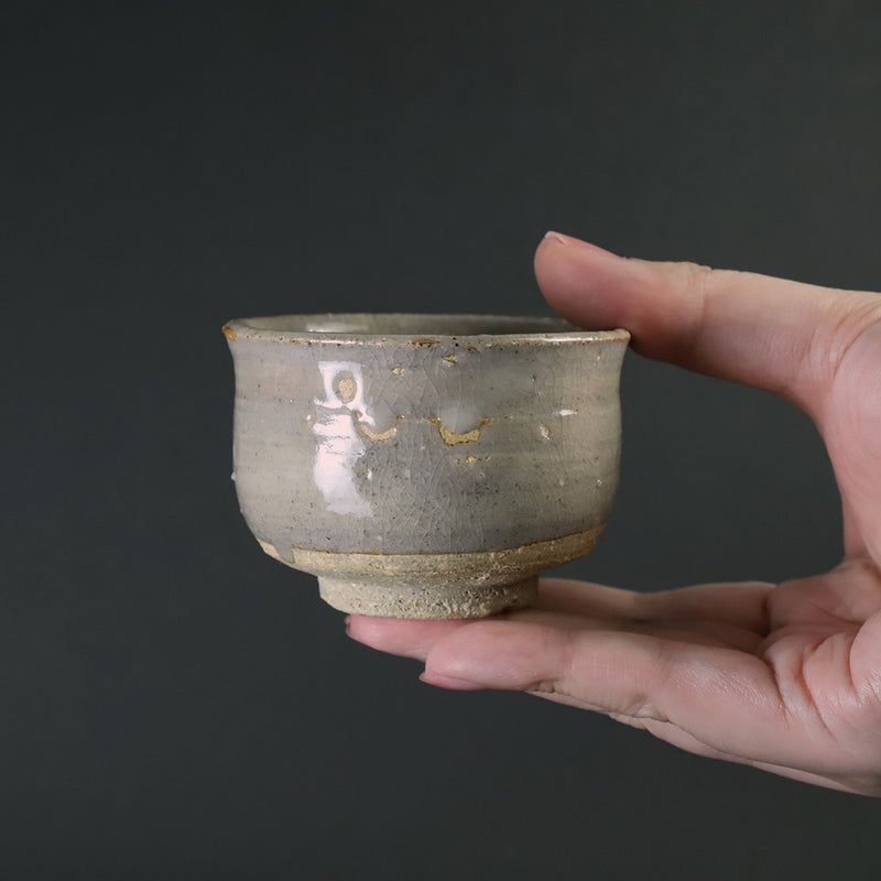 Karatsu sake cup 1 made by the 14th generation Nakazato Tarouemon