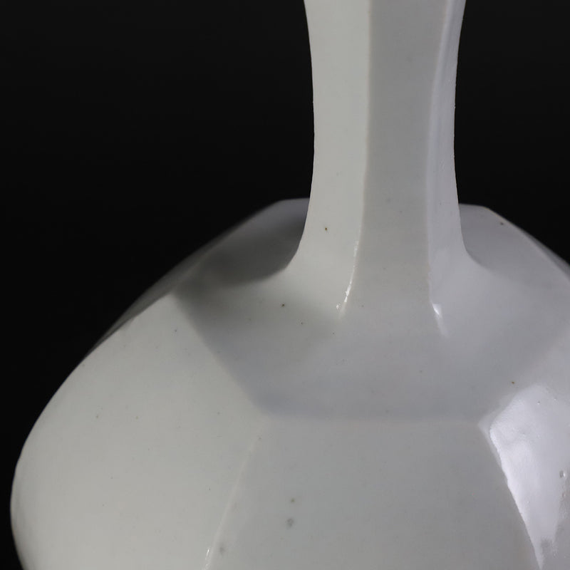 White porcelain vase No.11 by Naoto Yano