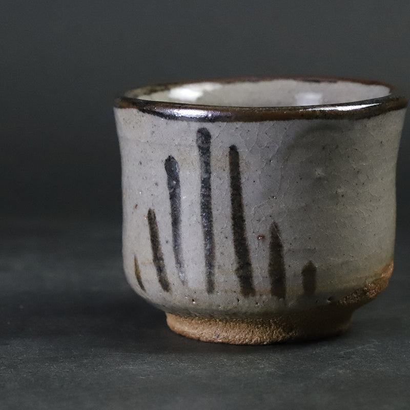 Illustrated Karatsu sake cup by Taroemon Nakazato XIV