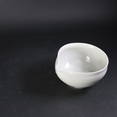 秋田菫　作　白瓷片口