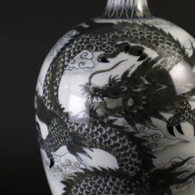 Imaemon Kiln Color Nabeshima Dragon Painting Vase