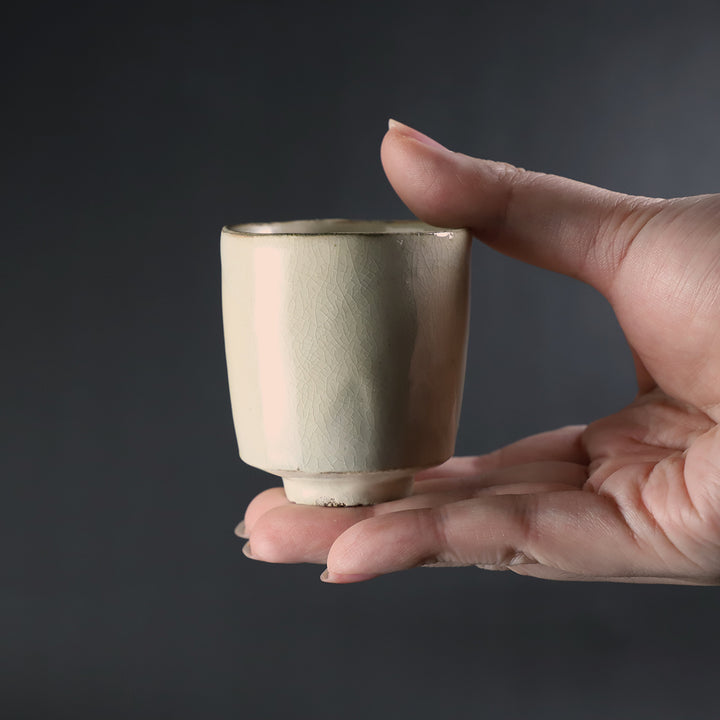 竹花正弘 作 粉引ぐい呑 No.14 – ギャラリー一番館オンラインショップ