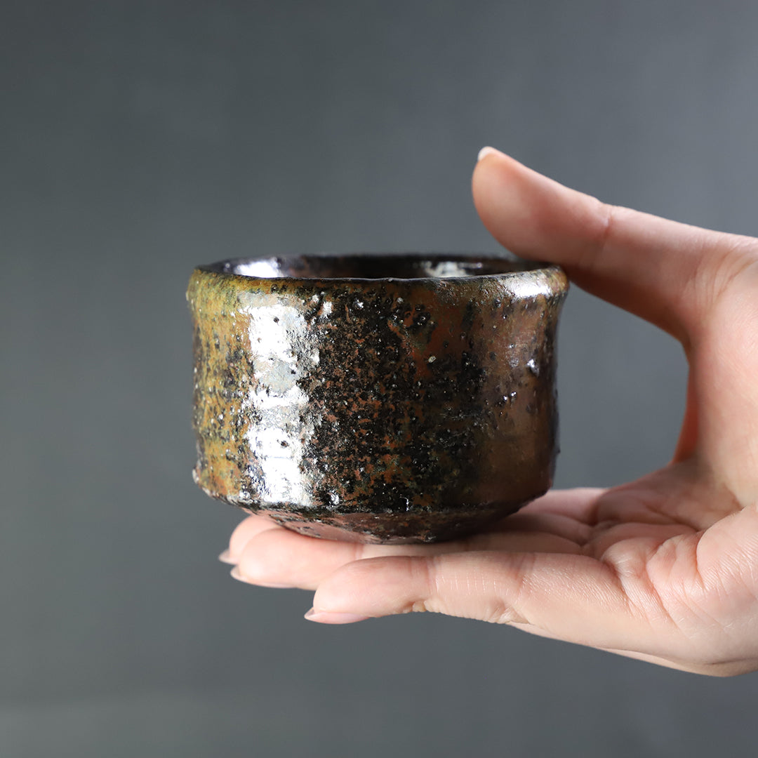 田中孝太 作 黒唐津ぐい呑3 – ギャラリー一番館オンラインショップ