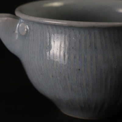 岡本修一　作　青白磁鎬片口