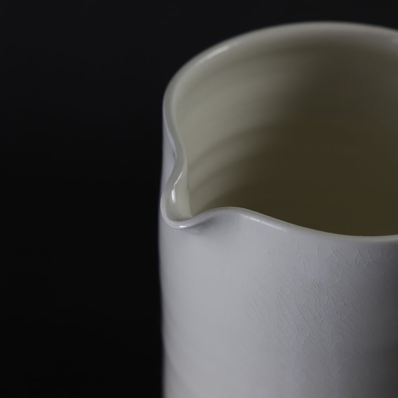 中里花子　作　ピッチャー