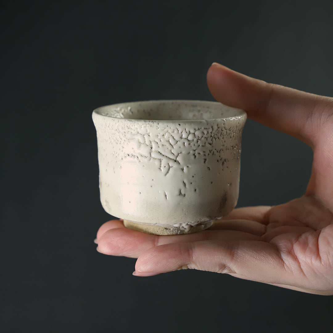 内村慎太郎 作 雨漏堅手たちぐい呑 No.19 – ギャラリー一番館