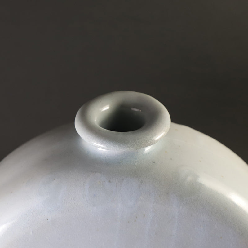 Blue and white porcelain vase by Kenta Nakazato