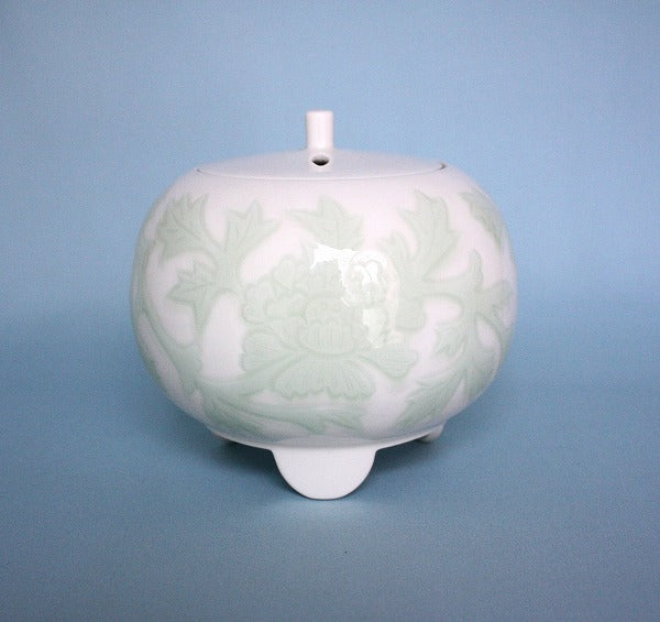 井上萬二 井上萬二作】白磁緑釉むつごろう彫文百合口花瓶 | 井上萬二窯