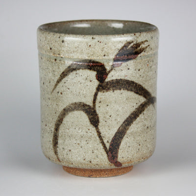 Nakazato Tarōemon Kiln, pictured Karatsu tea cup (Susuki)