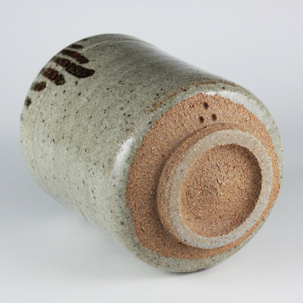 Nakazato Tarōemon Kiln, pictured Karatsu tea cup (Susuki)