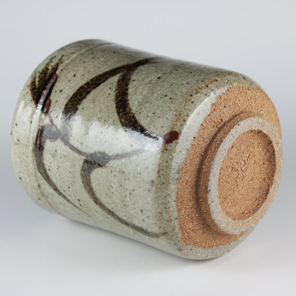 Nakazato Tarōemon Kiln, pictured Karatsu tea cup (Susuki)