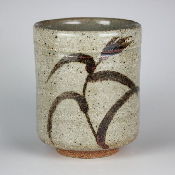 Nakazato Tarōemon Kiln, pictured Karatsu tea cup (Susuki)