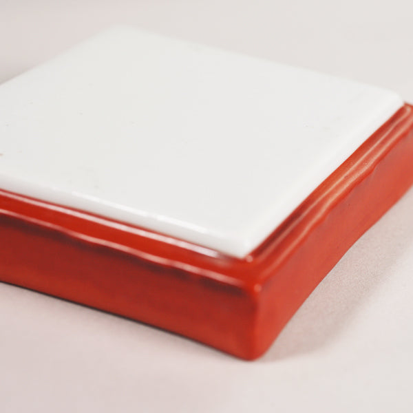 Red and white square small plate (set of 2)