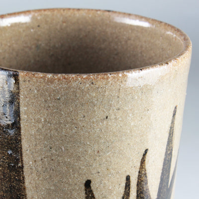Nakazato Tarōemon Kiln Illustrated Karatsu Cup (bamboo grass)