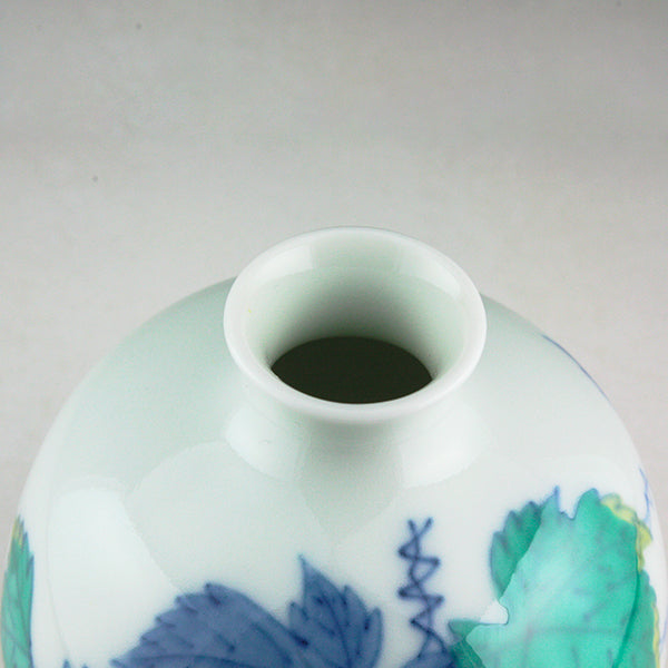 Imaemon kiln Nishiki vine painting vase 1