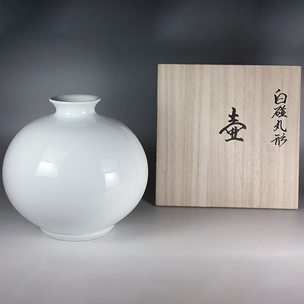 White porcelain round pot by Manji Inoue