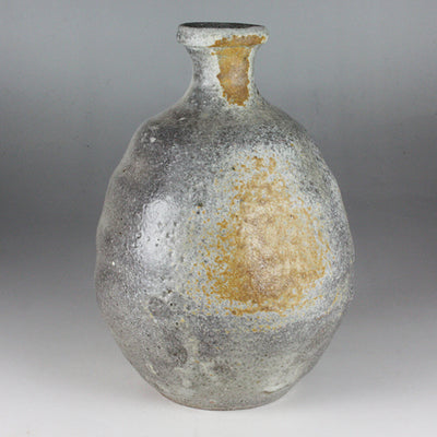 Written by Sakurei Okamoto, pictured Karatsu Tokkuri
