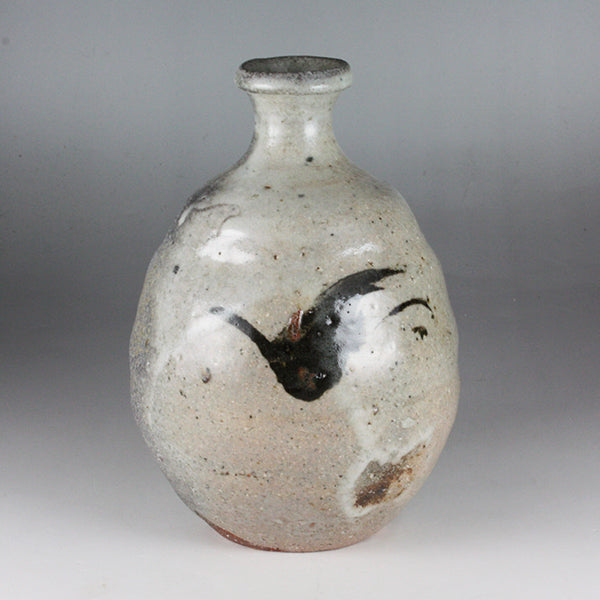 Written by Sakurei Okamoto, pictured Karatsu Tokkuri
