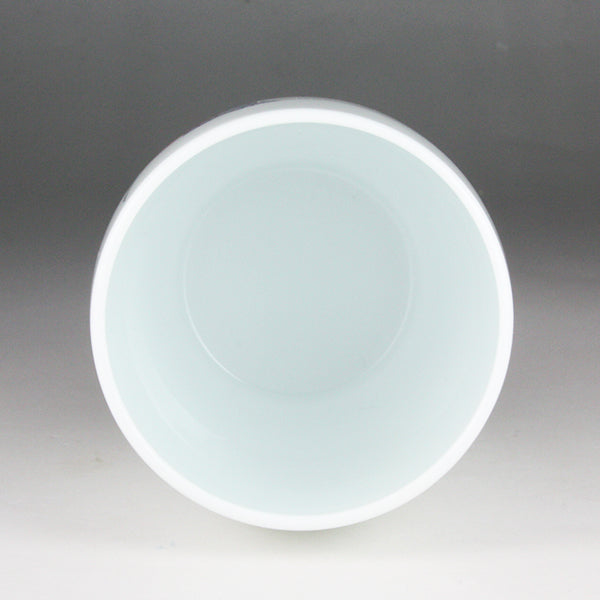 Kakiemon kiln product teacup with chrysanthemum and chrysanthemum bird design