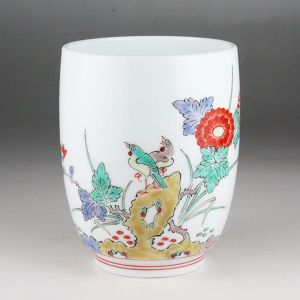 Kakiemon kiln product teacup with chrysanthemum and chrysanthemum bird design