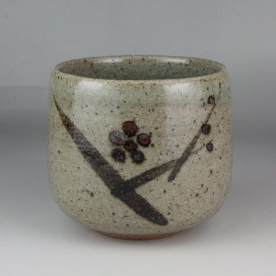 中里太郎右衛門窯　作　唐津猪口(絵唐津 梅)