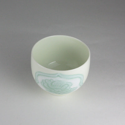 Made by Manji Inoue Yellow-green glaze Camellia engraving Guinomi