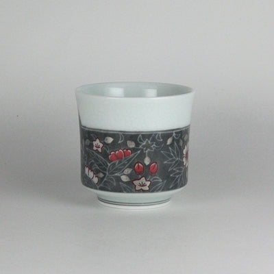 14th generation Imaizumi Imaemon Guinomi Sake cup with overglaze enamel, snowflakes and ink