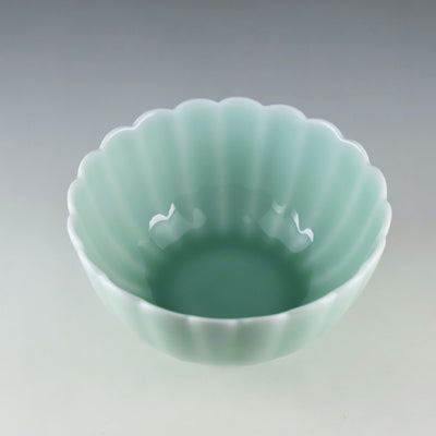 Nabeshima Kosen Kiln Celadon chrysanthemum small bowl