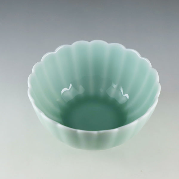 Nabeshima Kosen Kiln Celadon chrysanthemum small bowl
