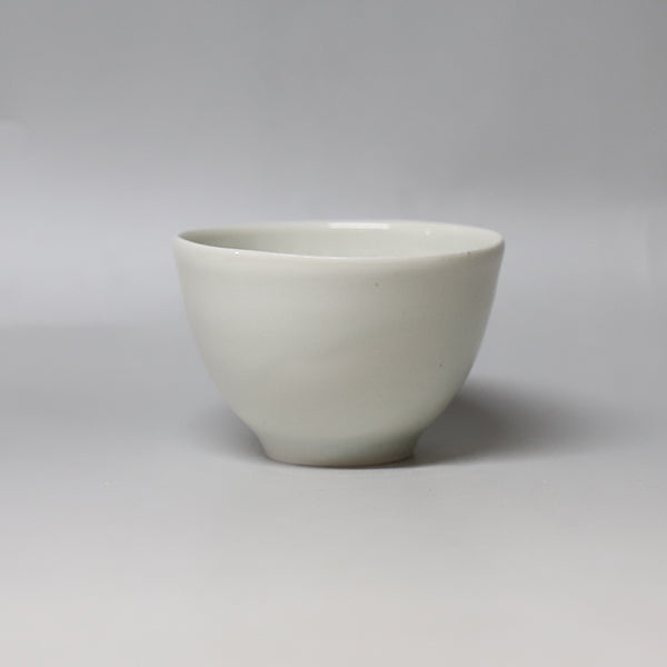 White porcelain pumping by Shingo Oka